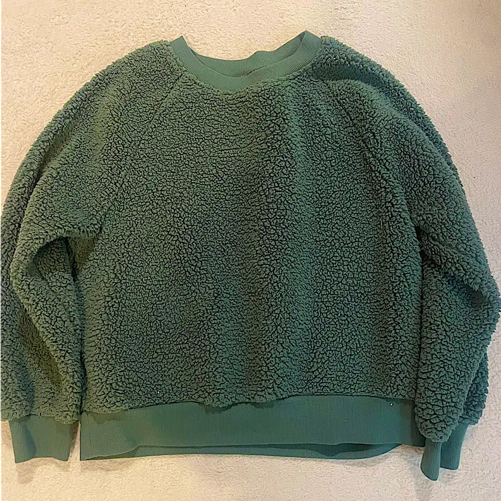 old navy solid green crewneck fuzzy soft sherpa long sleeve pullover sweatshirt